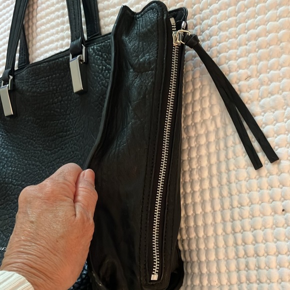 Vince Camuto 100% black leather purse - Picture 4 of 8